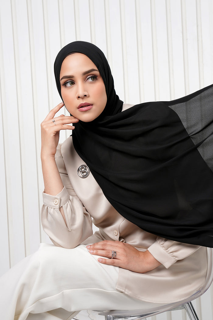 Cassie Shawl - Black