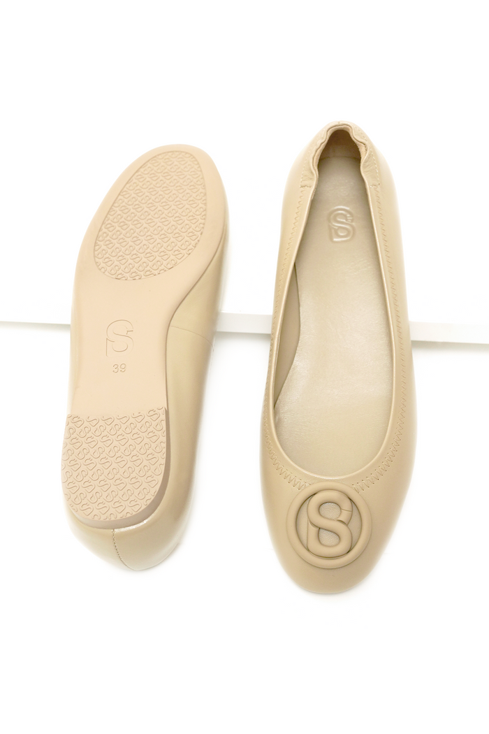 cera flat shoes in khaki by buttonscarves detail look