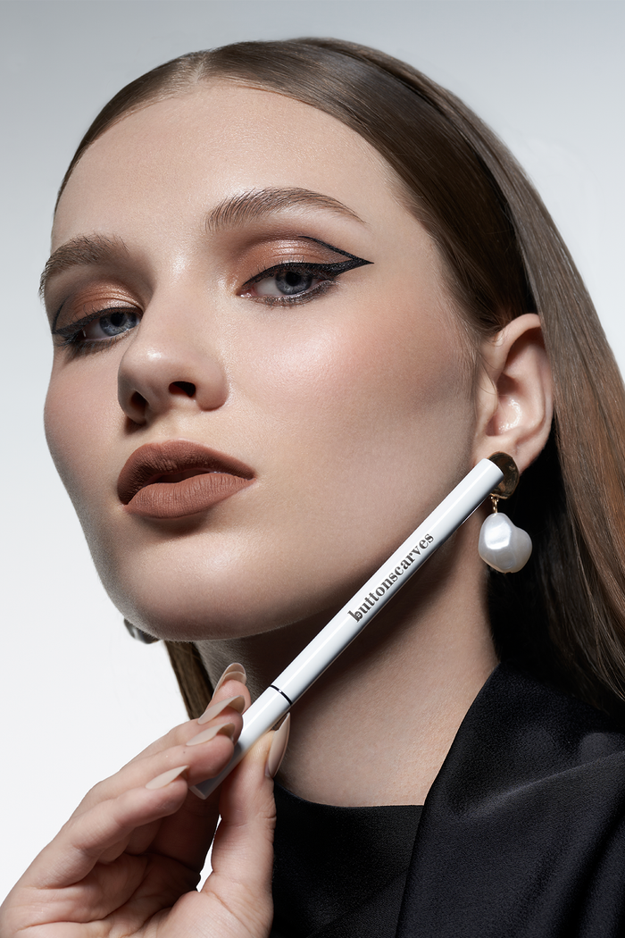 eyemazing eyeliner in black by buttonscarves beauty makeup look