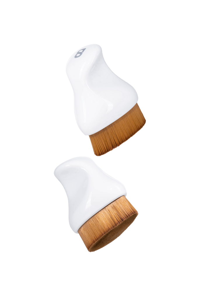 iron touch foundation brush by buttonscarves beauty brush detail