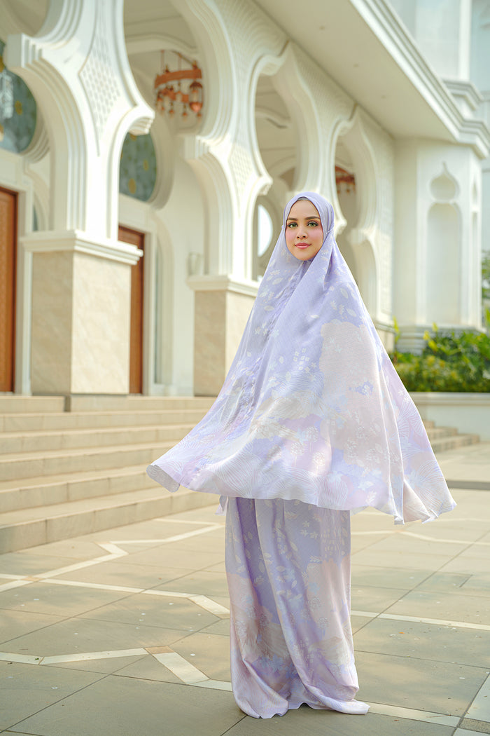 Iseltwald Prayer Robe - Violet