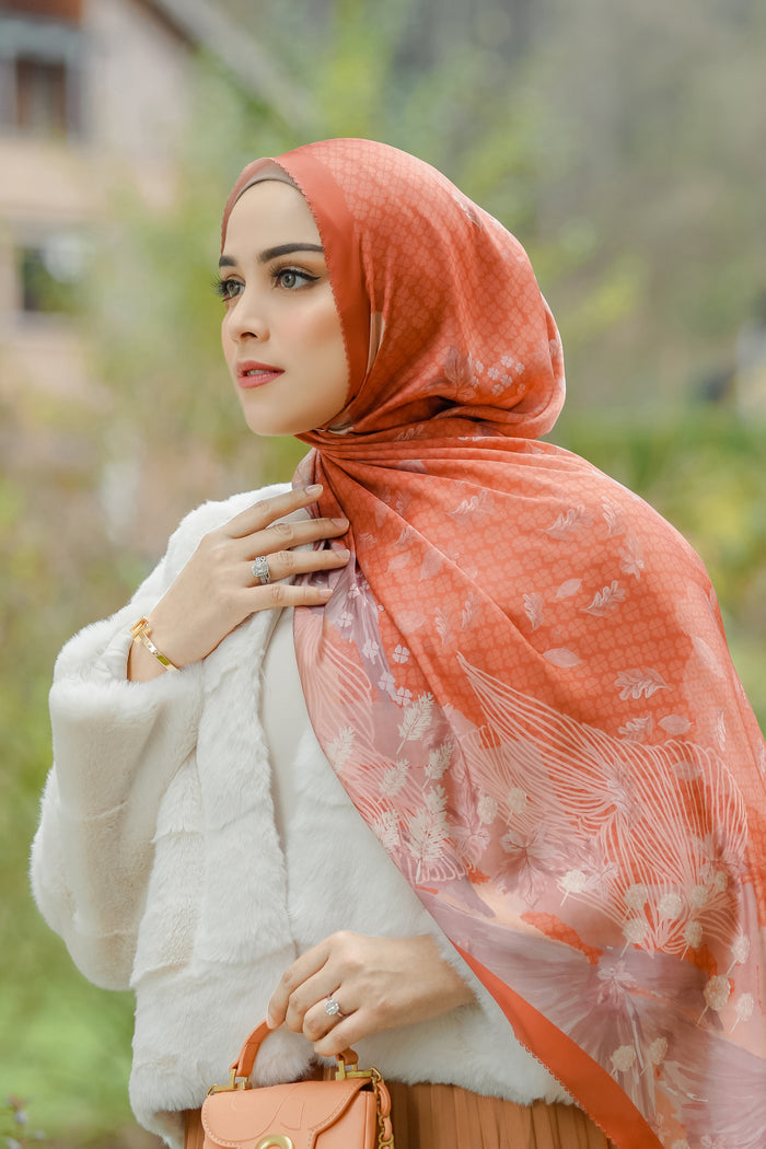 Iseltwald Satin Shawl - Amber