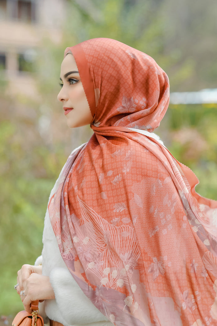 Iseltwald Satin Shawl - Amber