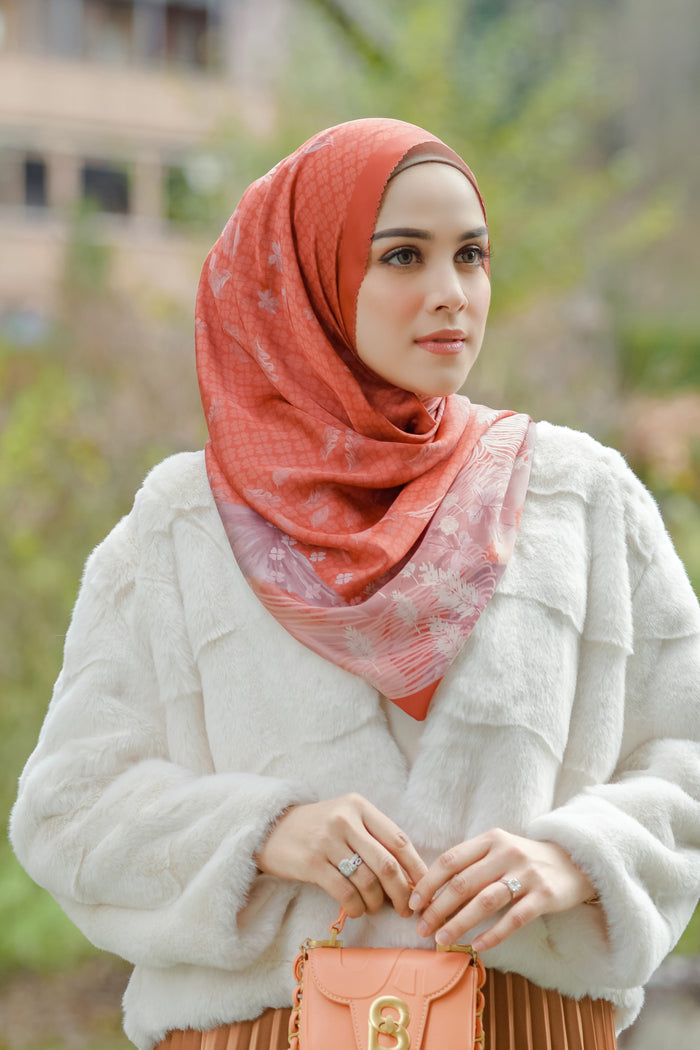 Iseltwald Satin Shawl - Amber