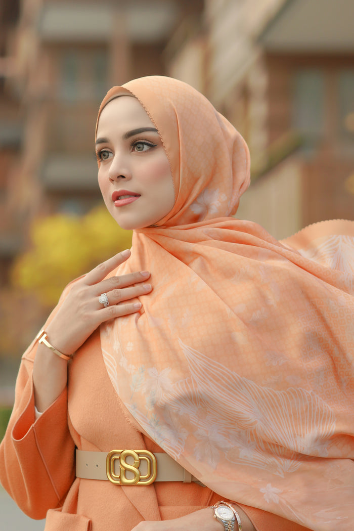 Iseltwald Satin Shawl - Sunkist