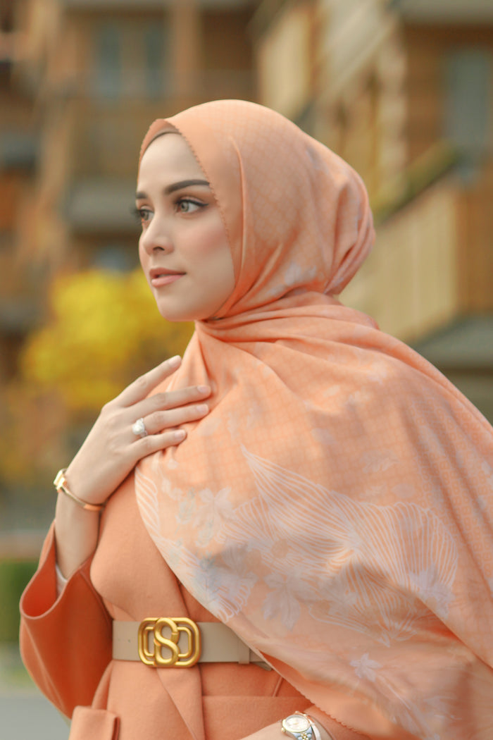 Iseltwald Satin Shawl - Sunkist