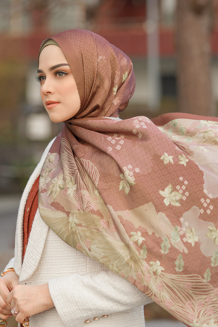 Iseltwald Satin Shawl - Tea