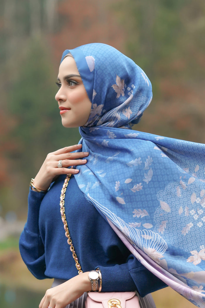 Iseltwald Satin Shawl - Yale Blue