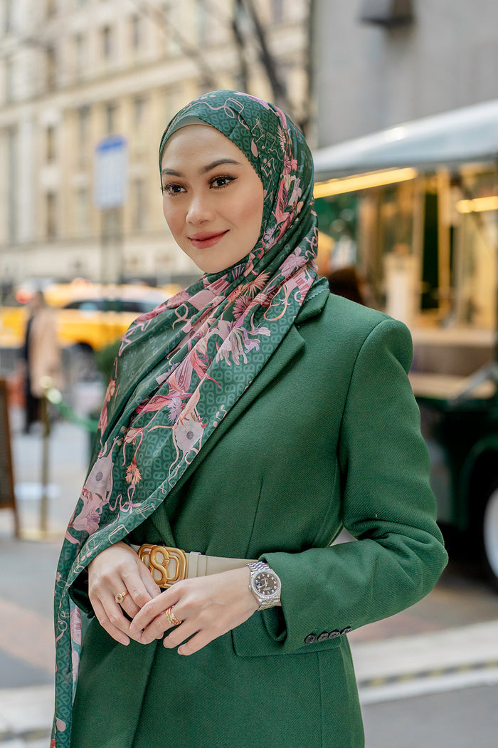 Nada 2 Satin Shawl - Bagpipe