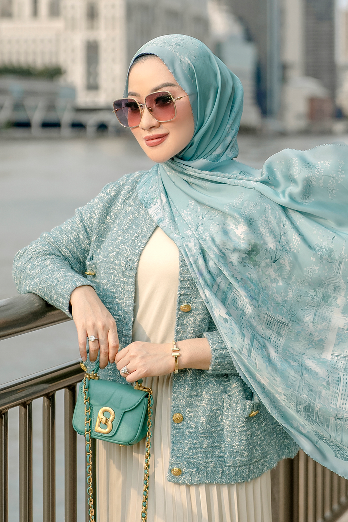 New York 3 Courage Satin Shawl - Upper East Side