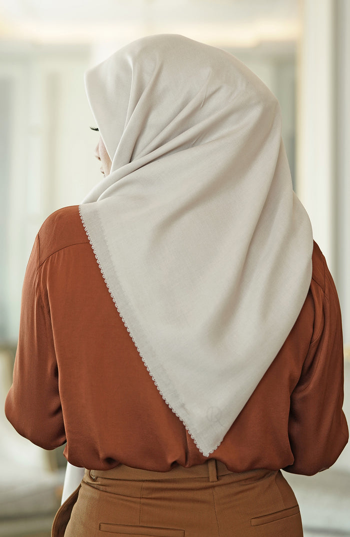 Olla Square in Crystal Grey