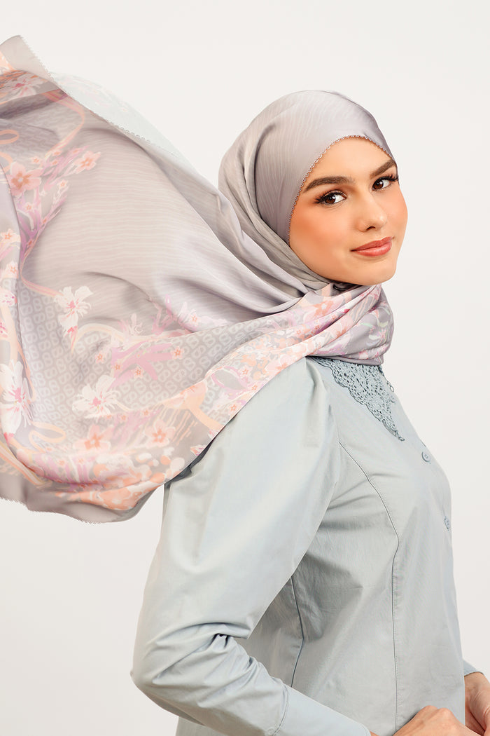 Paradiso Satin Shawl - Edelweiss