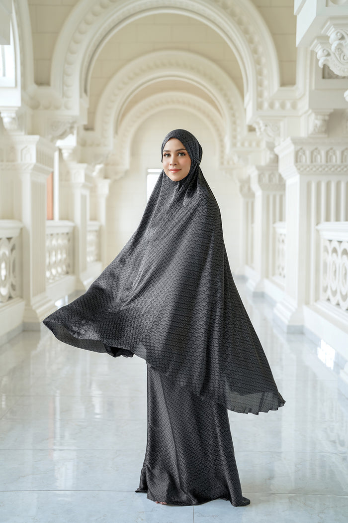 Tapis Prayer Robe - Jet Black