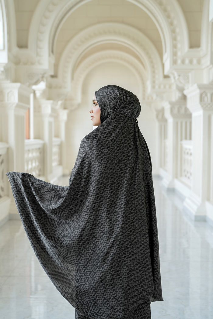 Tapis Prayer Robe - Jet Black