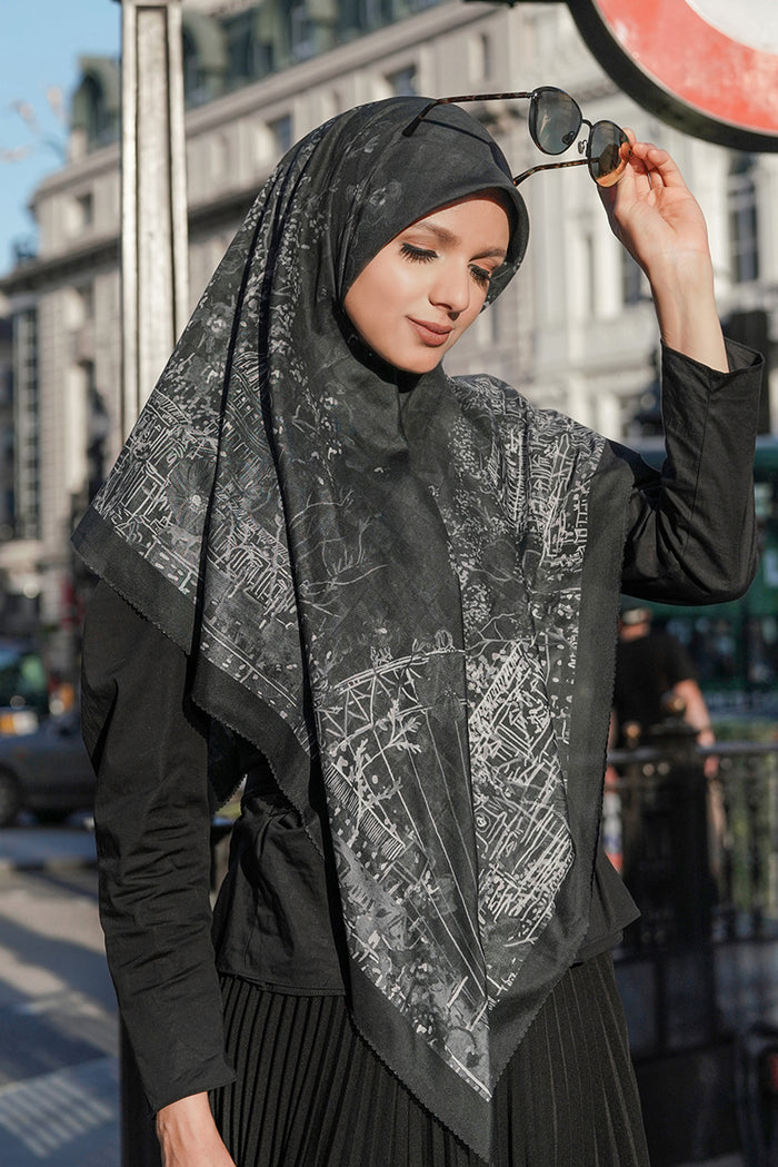 The British Series Voal Square XL - Black