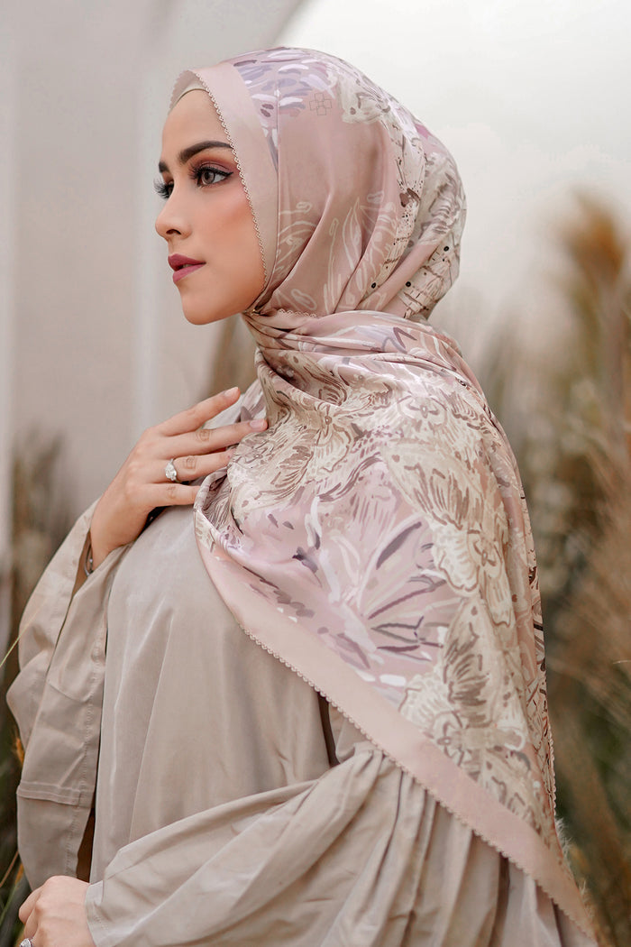 The Farsha Satin Shawl - Misty Rose