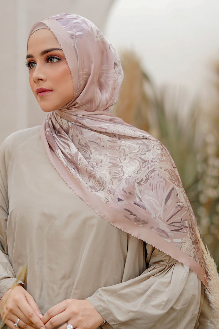 The Farsha Satin Shawl - Misty Rose