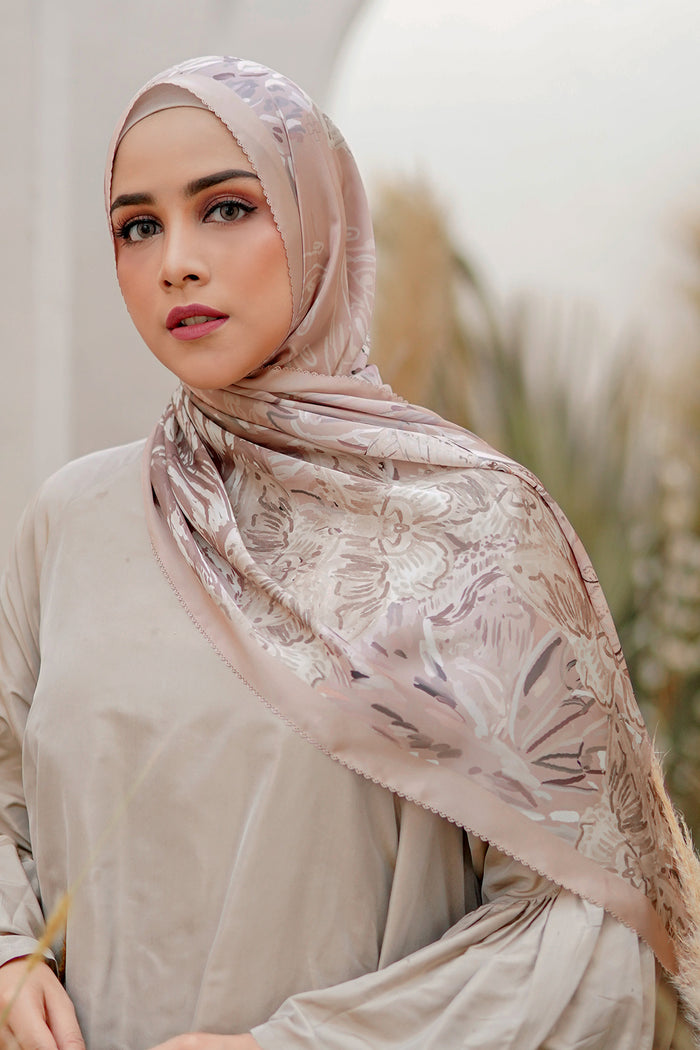 The Farsha Satin Shawl - Misty Rose