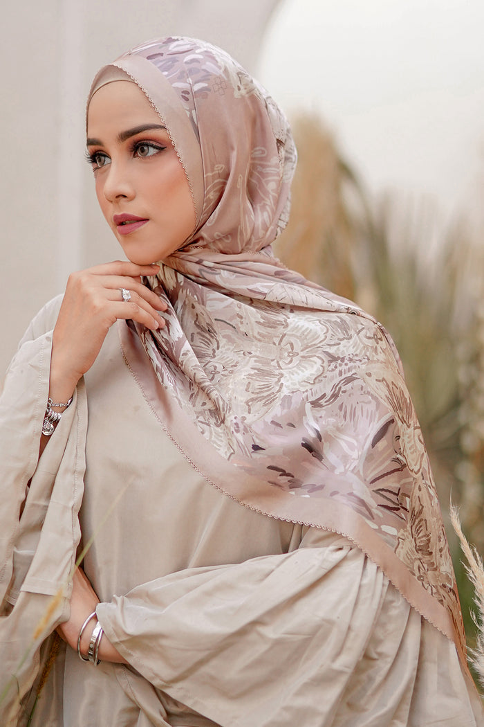 The Farsha Satin Shawl - Misty Rose