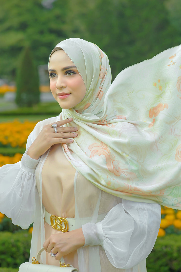 The Friendship Satin Shawl - Bonbon