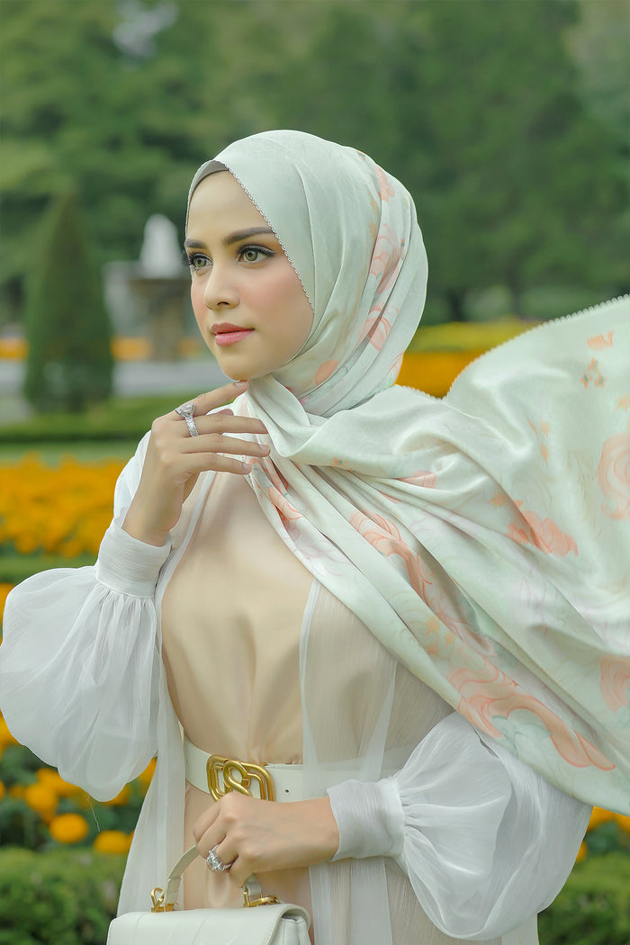 The Friendship Satin Shawl - Bonbon