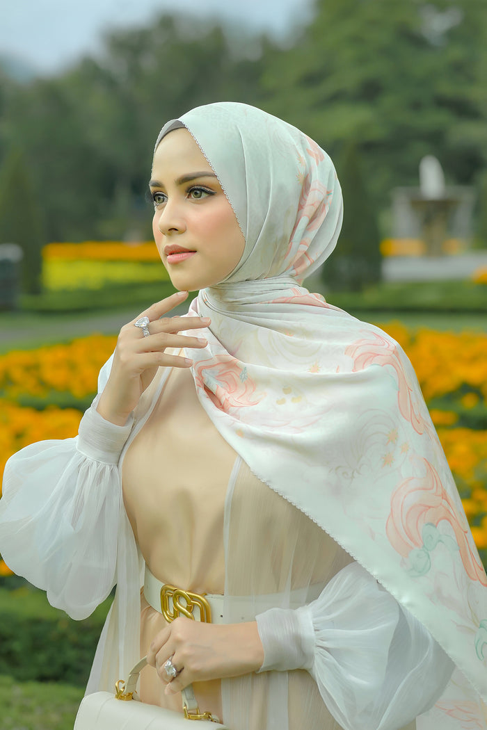 The Friendship Satin Shawl - Bonbon