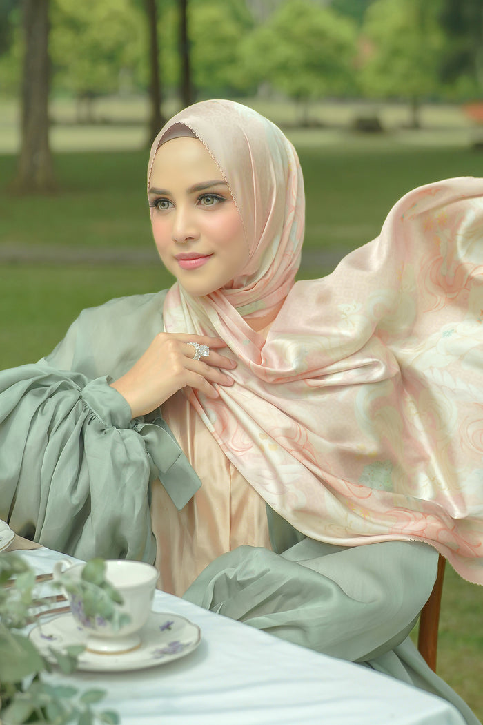 The Friendship Satin Shawl - Scootaloo