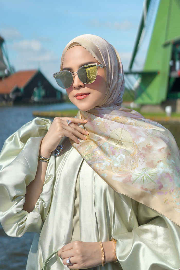 The Journey Satin Shawl - Jeddah