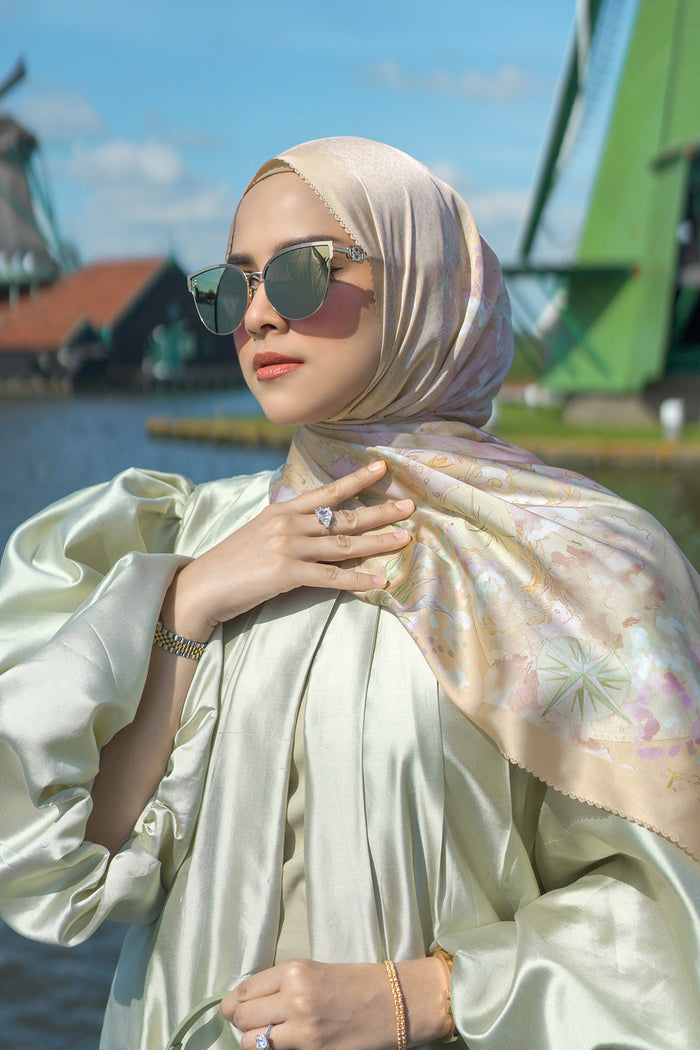 The Journey Satin Shawl - Jeddah