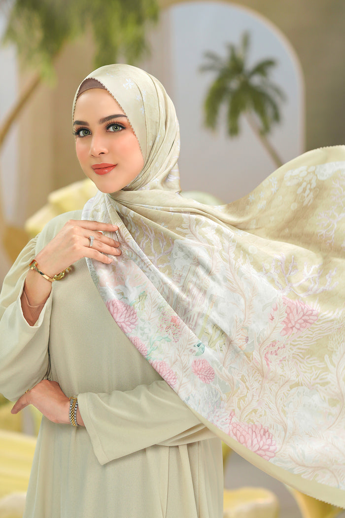 The Little Mermaid 2.0 - Clam - Satin Shawl