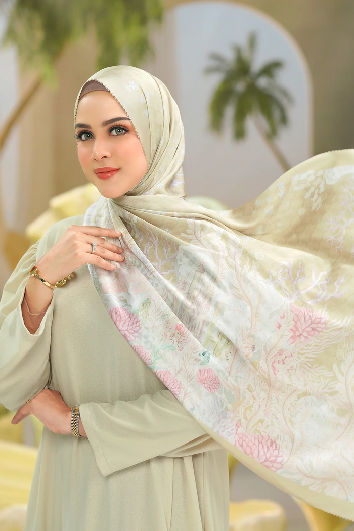 The Little Mermaid 2.0 - Clam - Satin Shawl