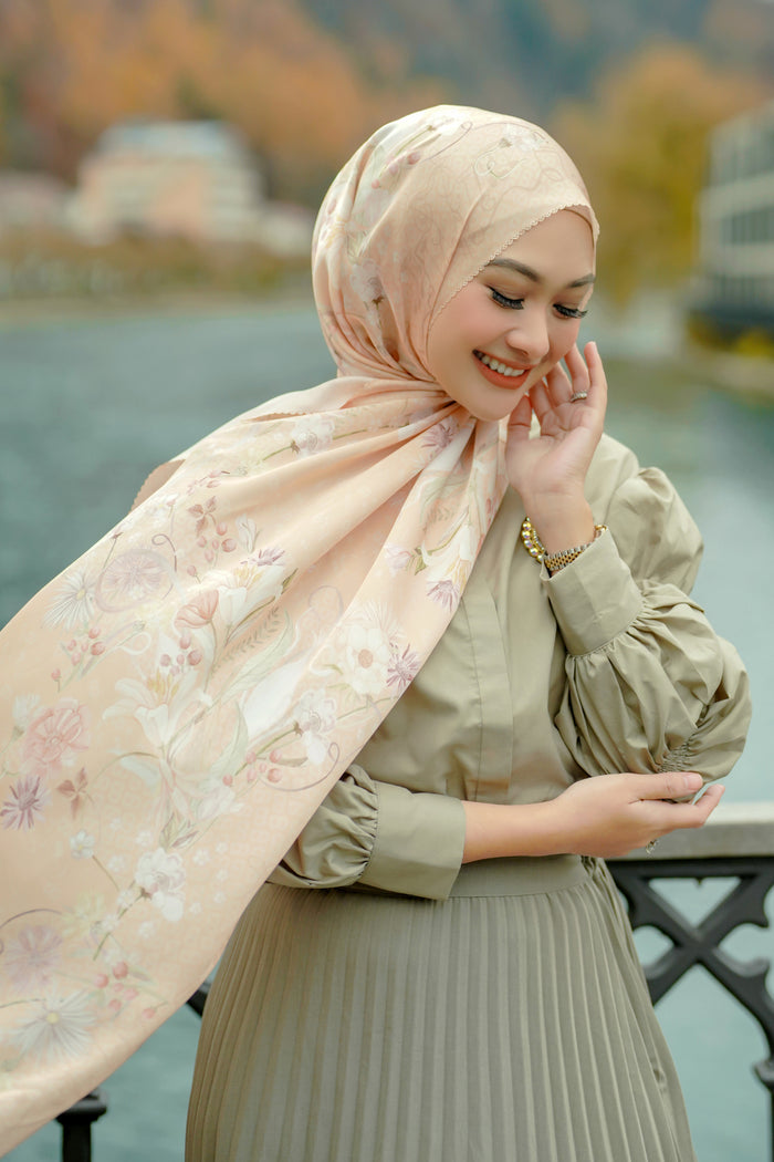 The Nada Satin Shawl - Mi