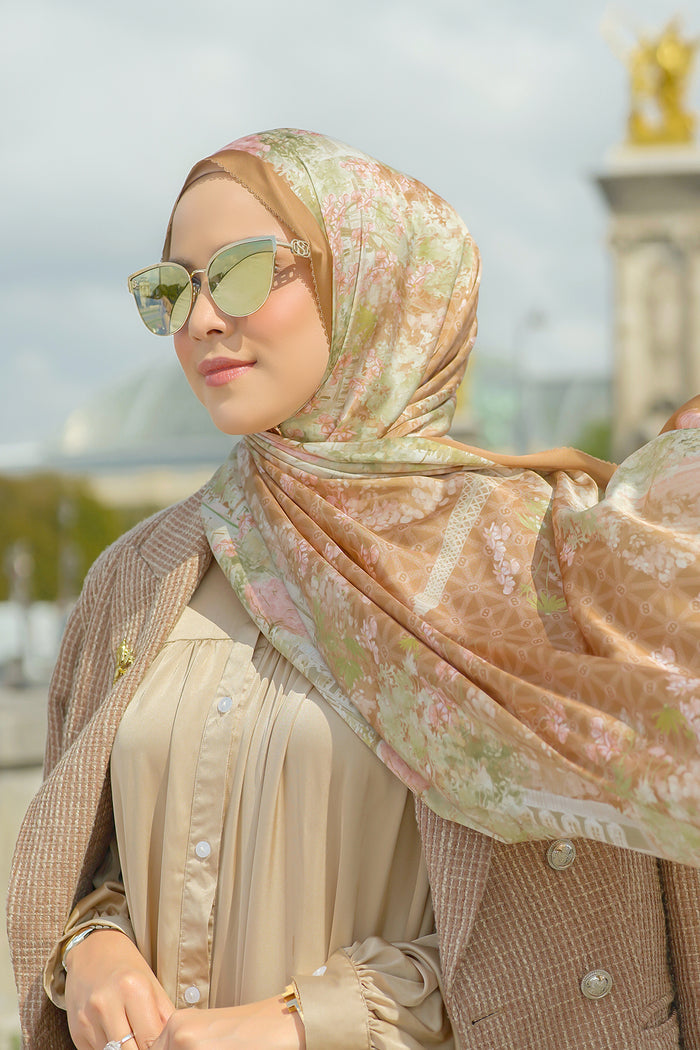 The Parisian Satin Shawl - Croissant