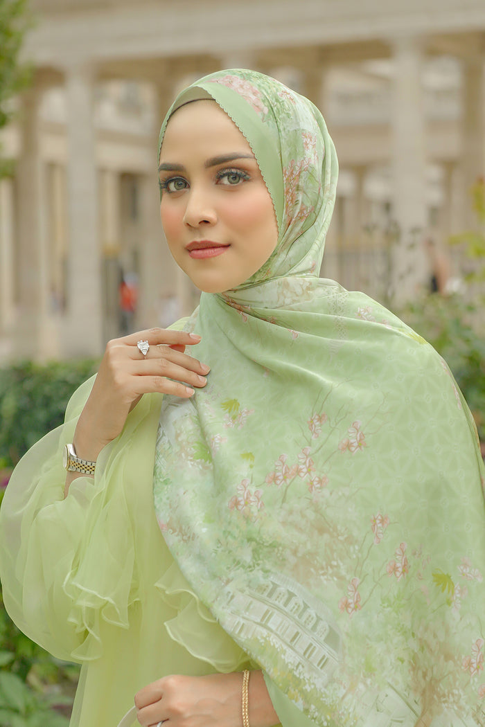 The Parisian Satin Shawl - Gazon