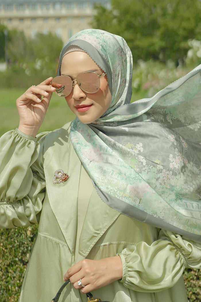 The Parisian Satin Shawl - Jardin