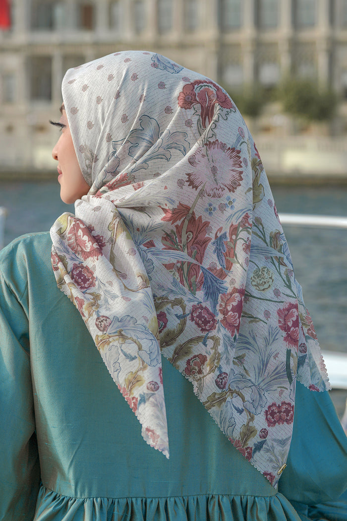 The Royale Voal Square - White