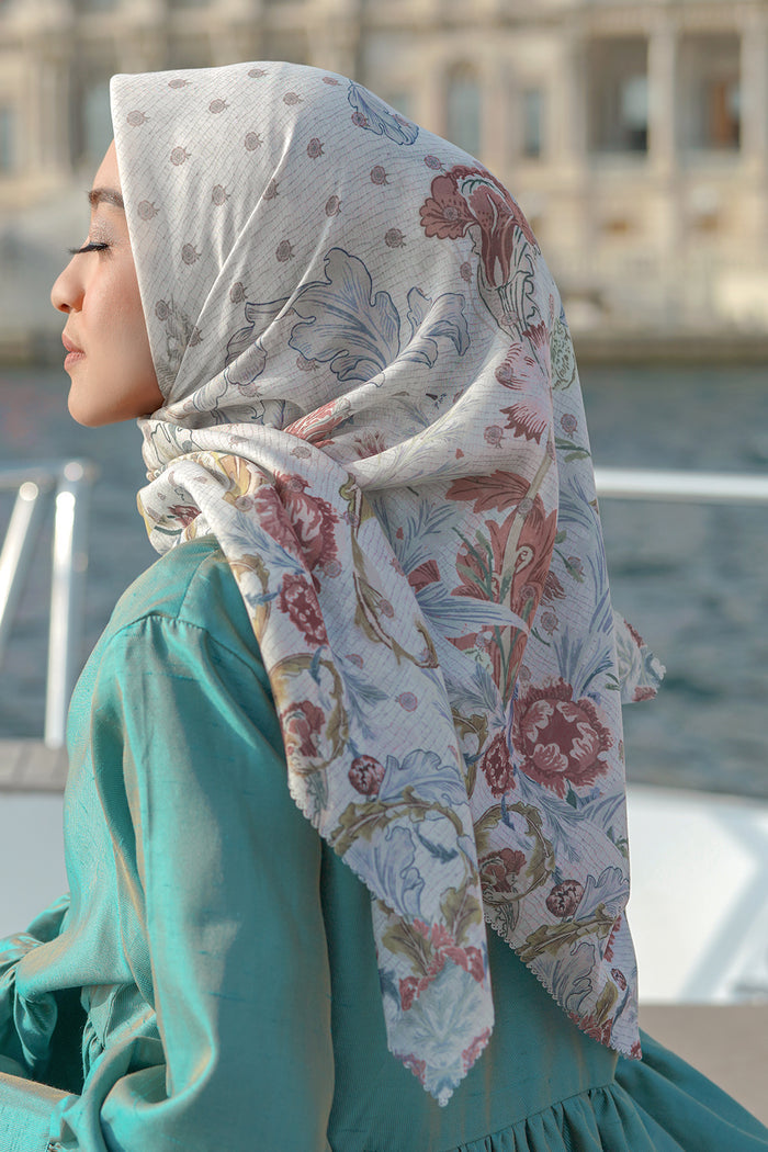 The Royale Voal Square - White