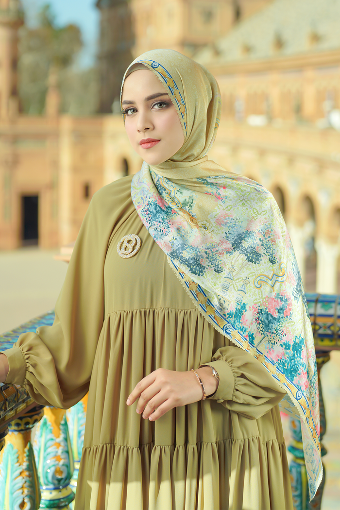 The Sevilla Satin Shawl - Butter