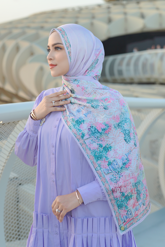 The Sevilla Satin Shawl - Lavanda