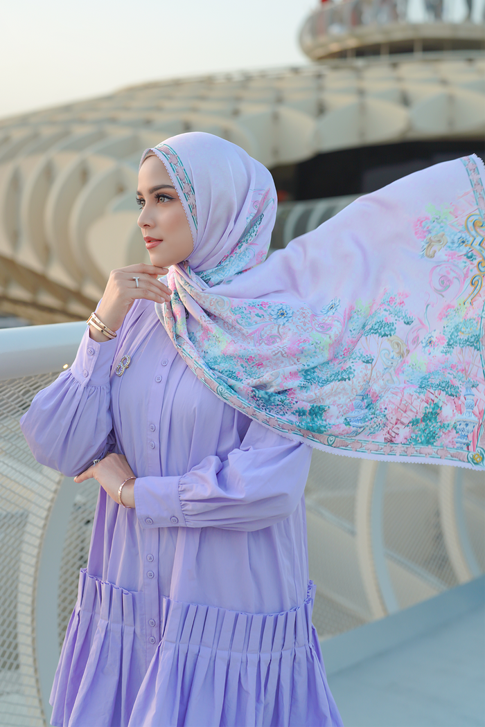 The Sevilla Satin Shawl - Lavanda