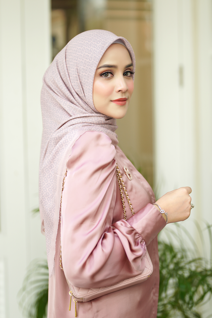 The Tapis Square - Tea Rose