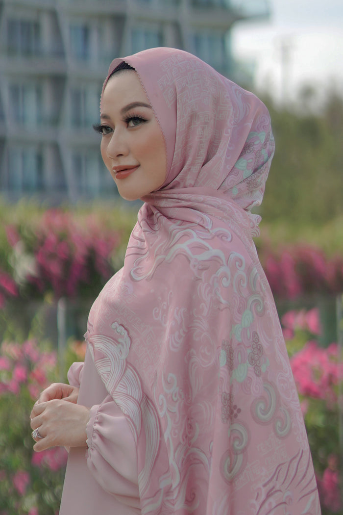 The Wave Satin Shawl in Sweety