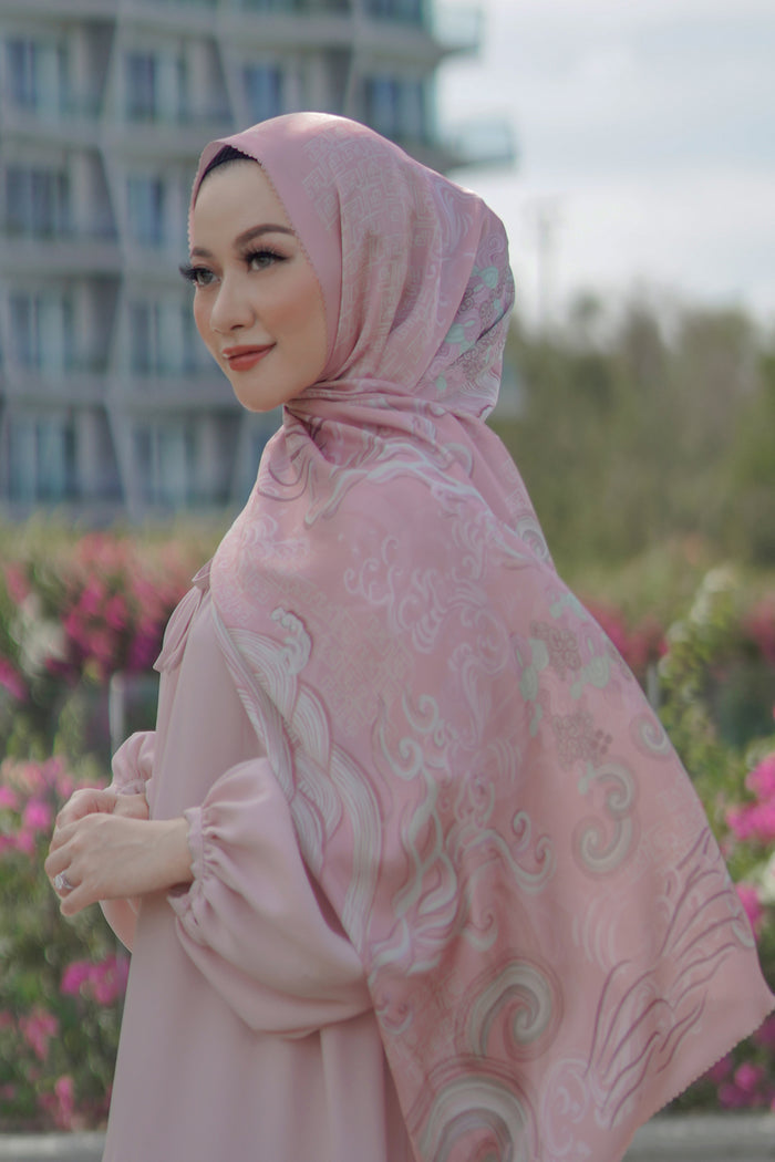 The Wave Satin Shawl in Sweety