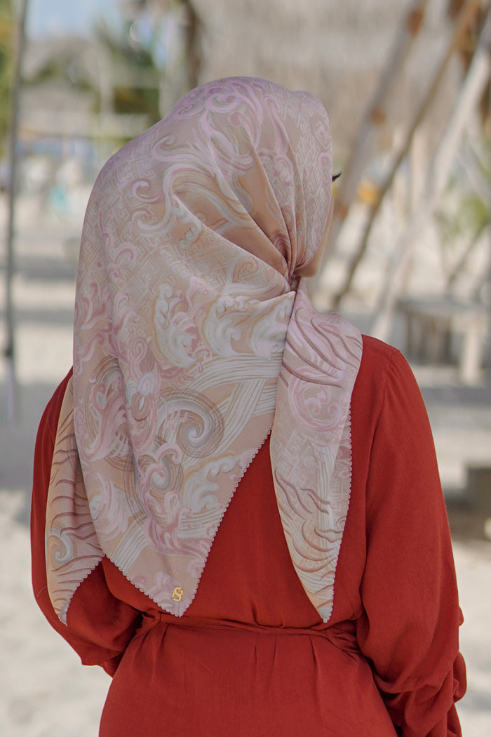 The Wave Satin Square in Peach