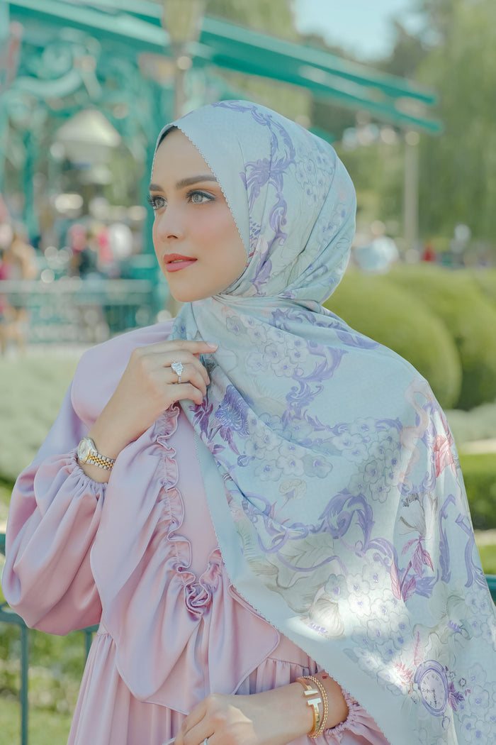 The Wonderland Satin Shawl - Mint