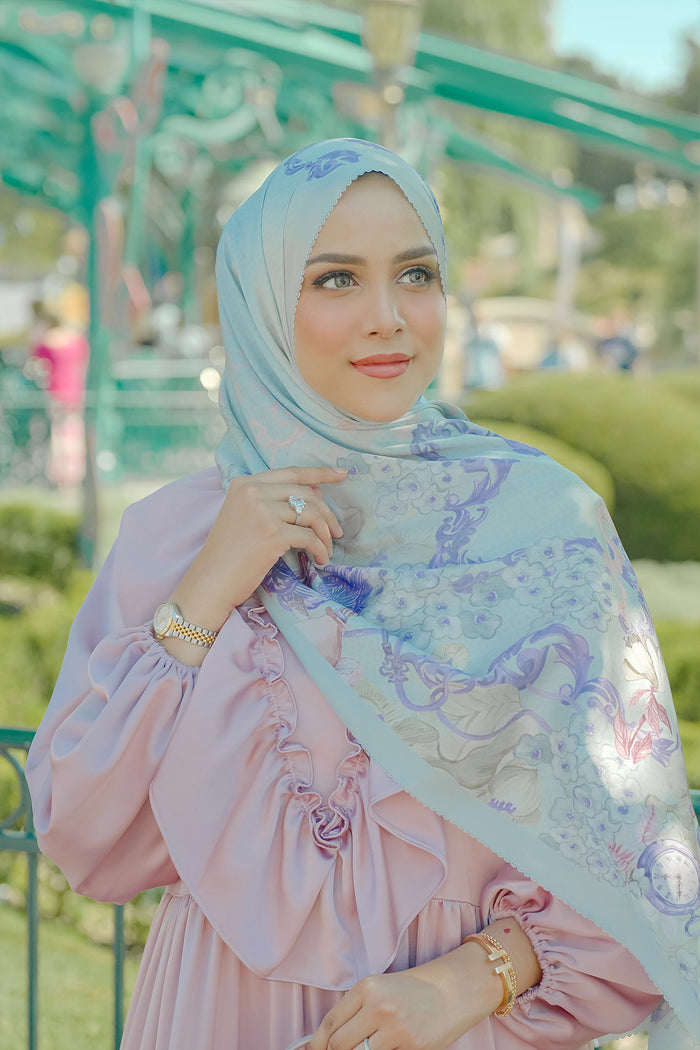 The Wonderland Satin Shawl - Mint