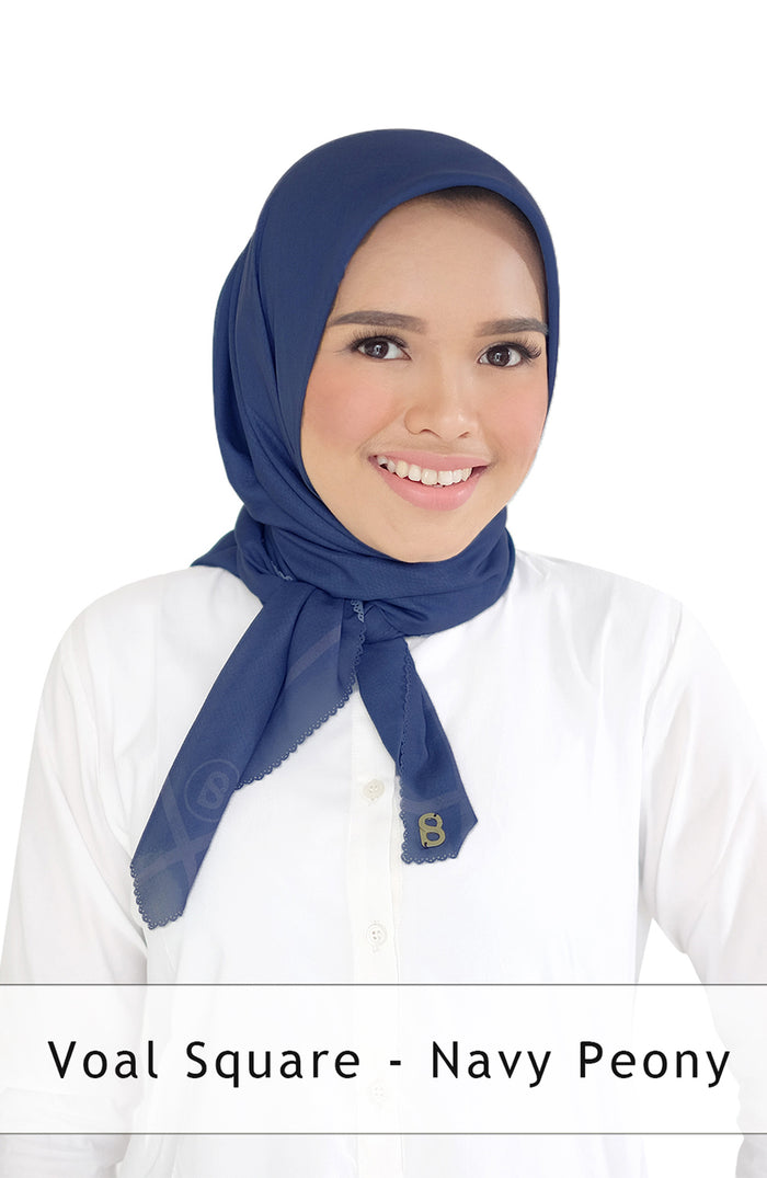 Voal Square in Navy Peony
