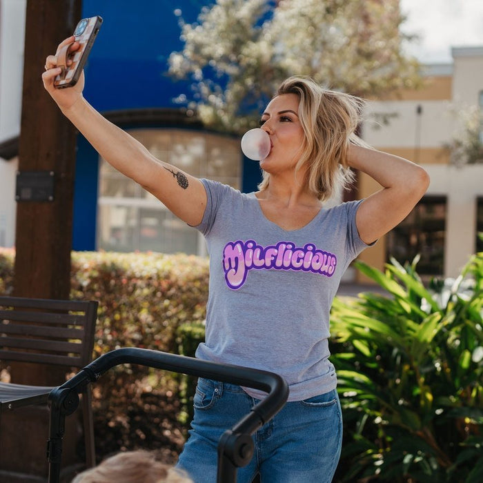 Grunt Style Women's Milflicious V-Neck T-Shirt - Heather Gray